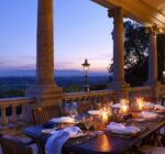 Jak zaaranżować taras w stylu klasycznym z dodatkowymi lampami solarnymi?