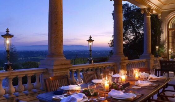 Jak zaaranżować taras w stylu klasycznym z dodatkowymi lampami solarnymi?