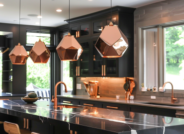 Jakie lampy wiszące najlepiej sprawdzą się w kuchniach z akcentami w kolorze miedzi?