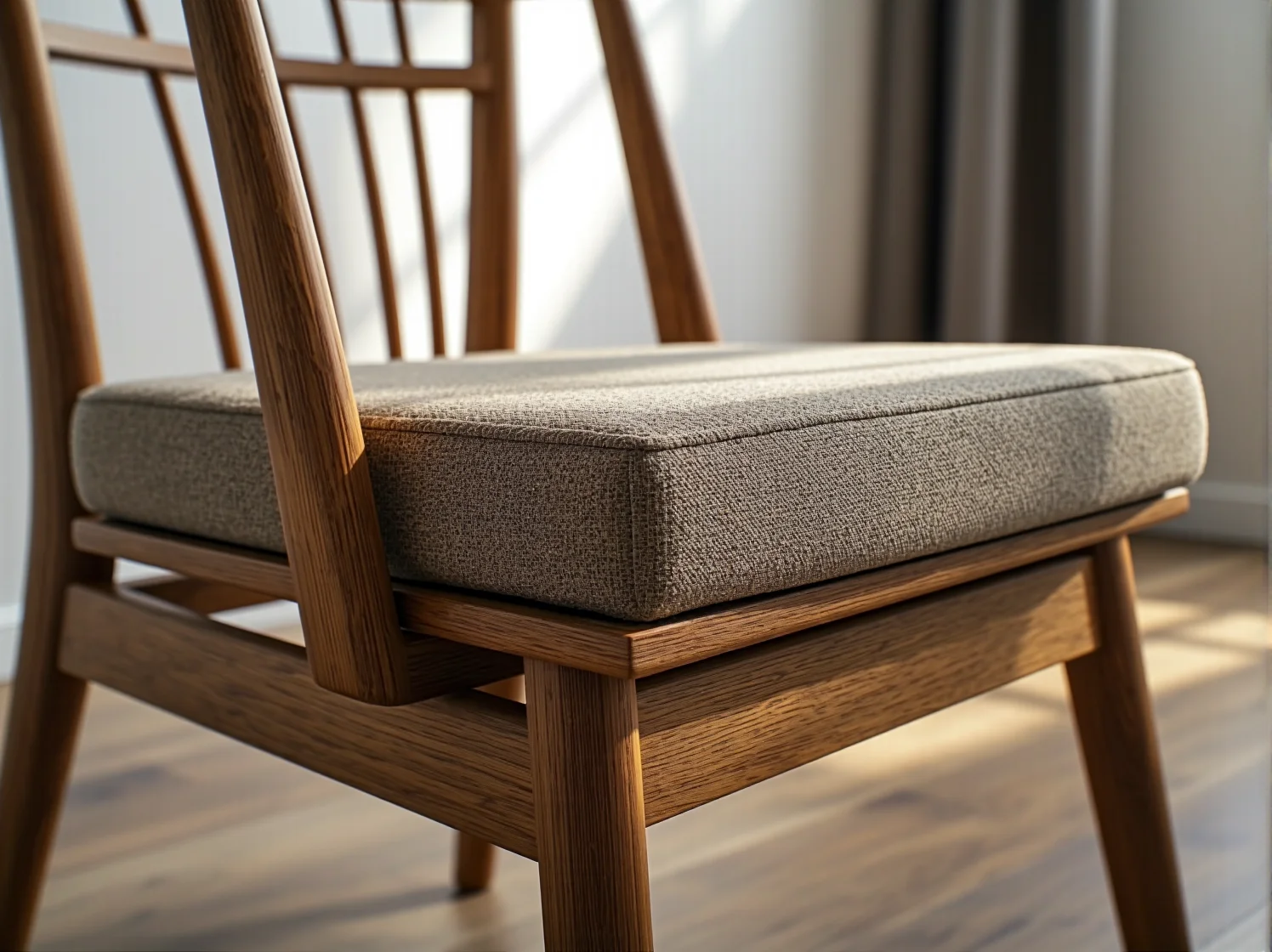 Produkcja mebli w fabryce z uwzględnieniem rosnących kosztów surowców i energii.